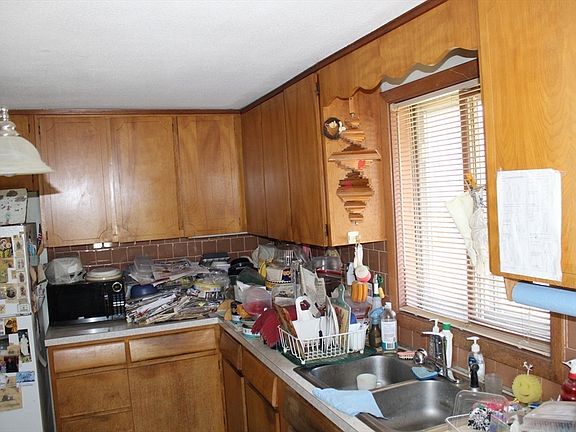5th image of 66 Ontario Dr