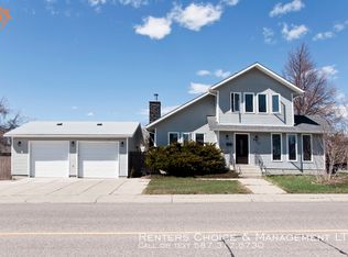 930 Red Crow Blvd W, Lethbridge, AB T1K5P4