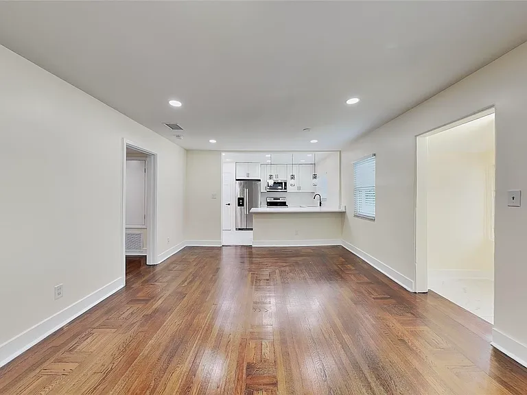 270 W Pineloch Ave — Photo 3