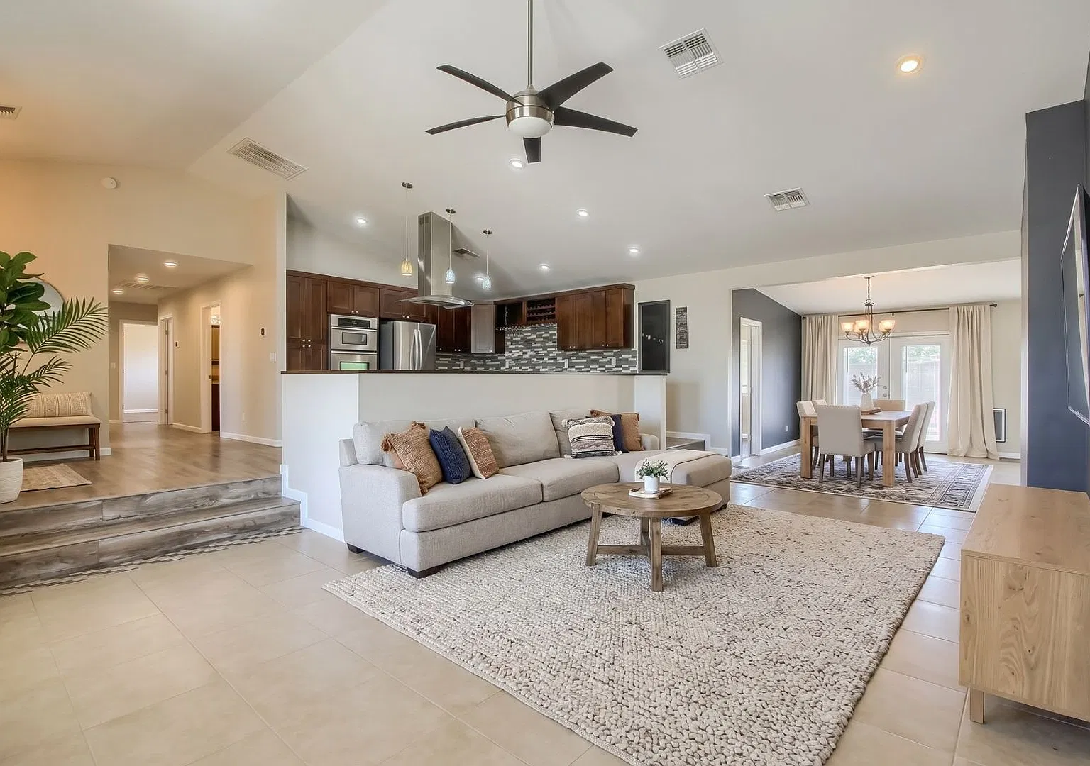 Modern Luxury Retreat: 4BR/3BA — Photo 1