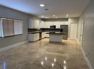 915 SW 155th Ct, Miami, FL 33194