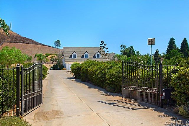 1st image of 38160 Avenida La Cresta