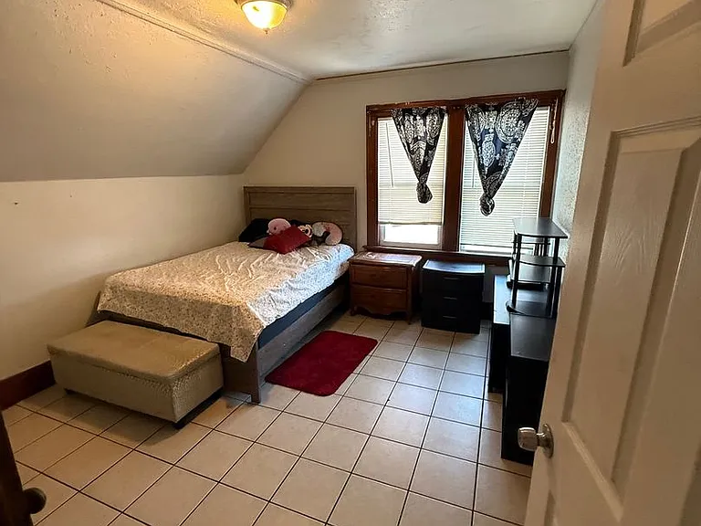 3600-02 N Vel R Phillips Ave — Photo 11