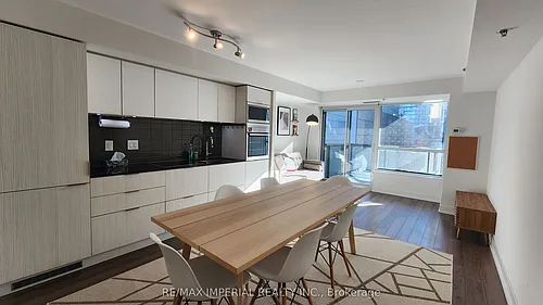 318 Richmond St W Photo 1