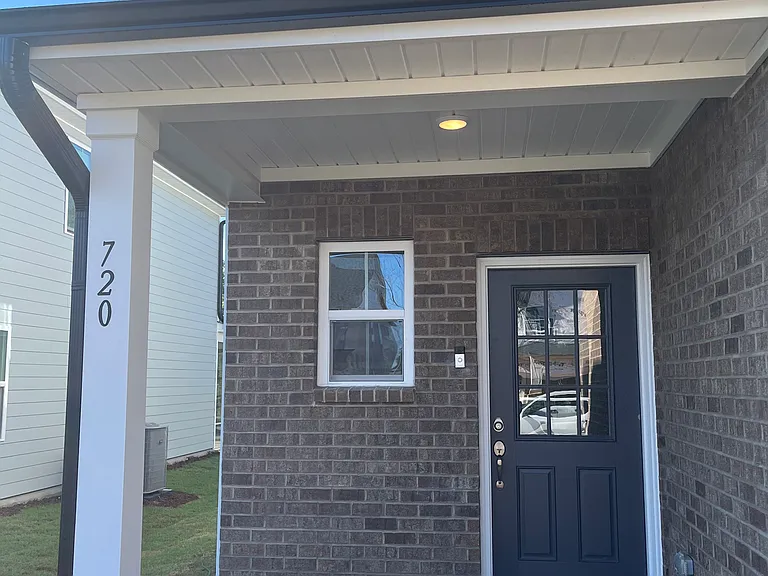 720 Branthurst Dr — Photo 2