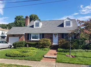 51 Mayflower Ave, Massapequa Park, NY 11762