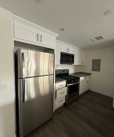 Glenoaks Residences — Photo 6