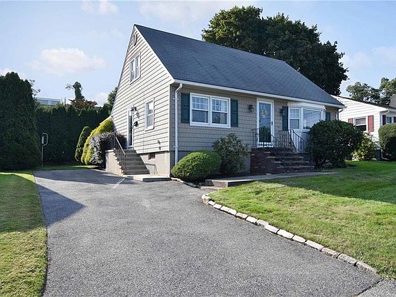 2nd image of 27 Marblehead Ave