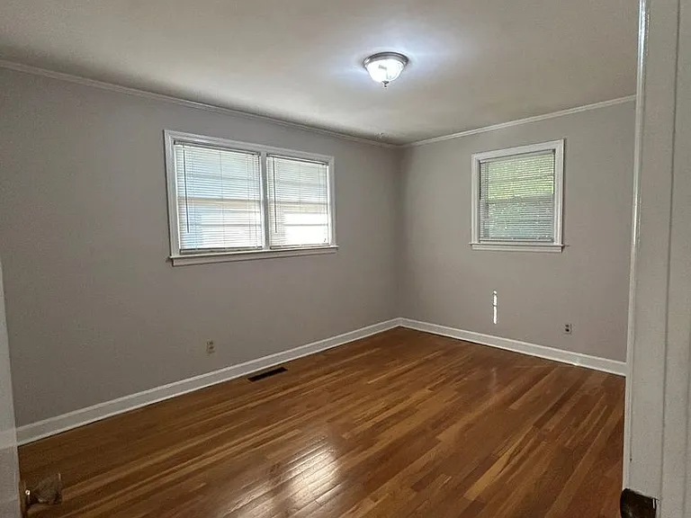 523 Colonial Dr — Photo 32