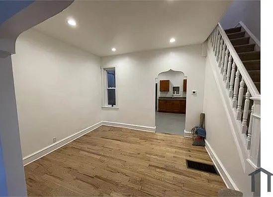 3 bed, 1200 sqft, $1,800 — Photo 2