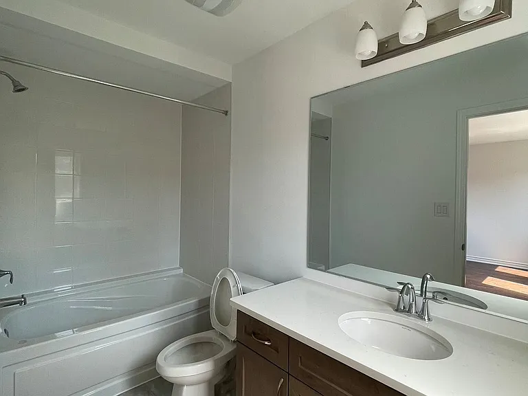 1380 William Halton Pkwy W — Photo 10