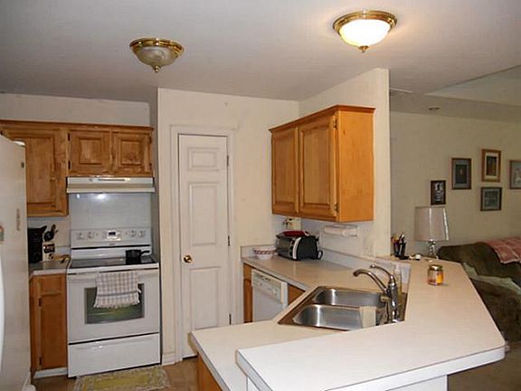 3rd image of 4009 Templeton St