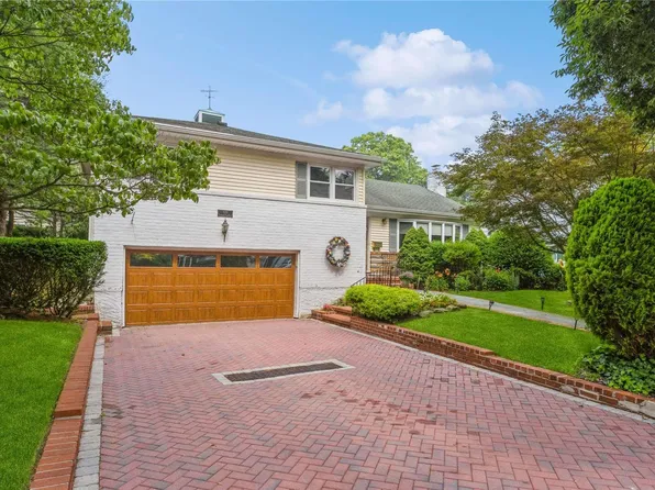 110 Tanners Pond Road, Garden City, NY 11530