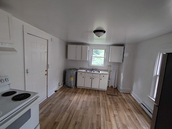 4th image of 1112 Mount Horeb St