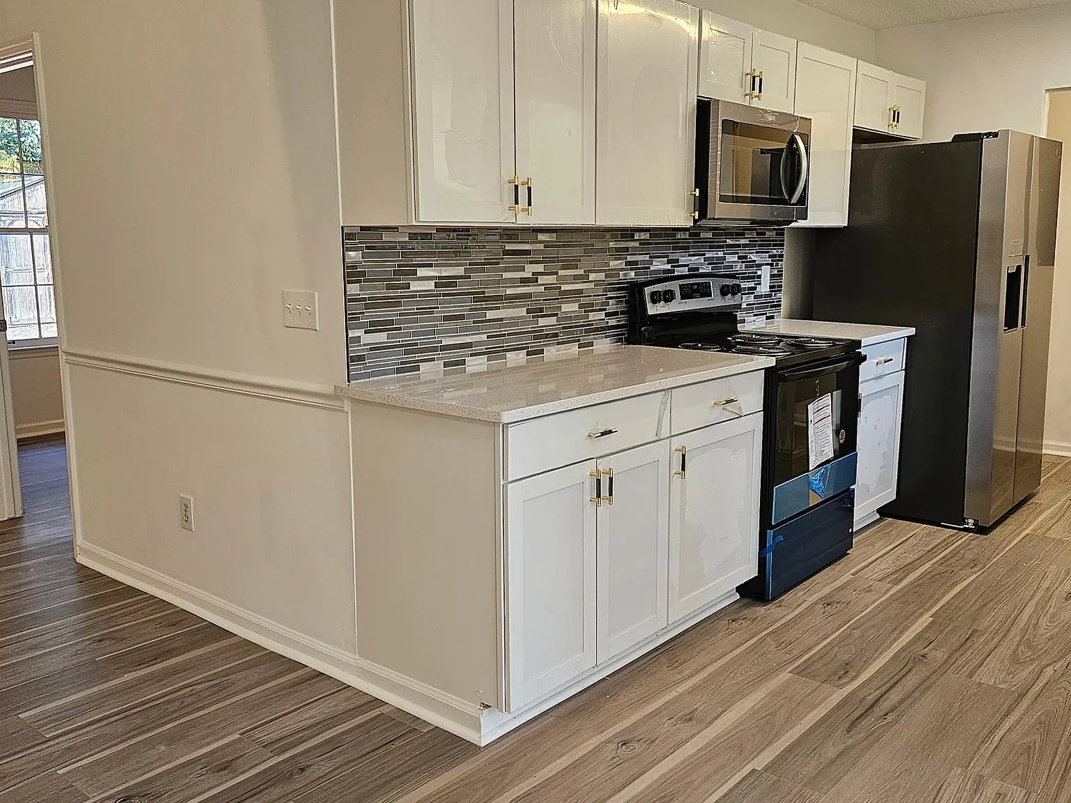 3 bed, 1165 sqft, $2,300 — Photo 3