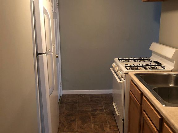 5th image of 375 Cleveland Dr APT 2