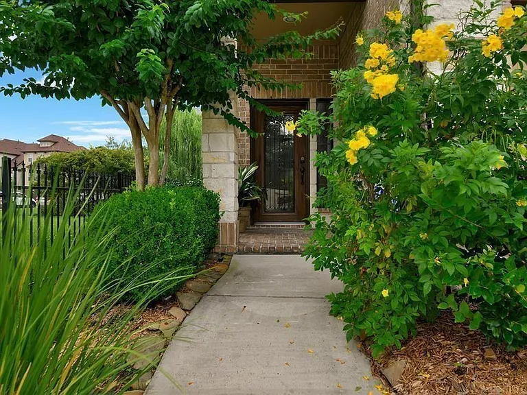 2725 Kings Retreat Cir — Photo 2