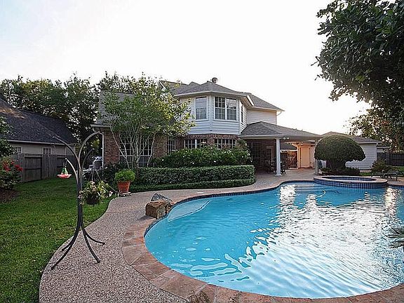 2nd image of 1903 Valleria Ct