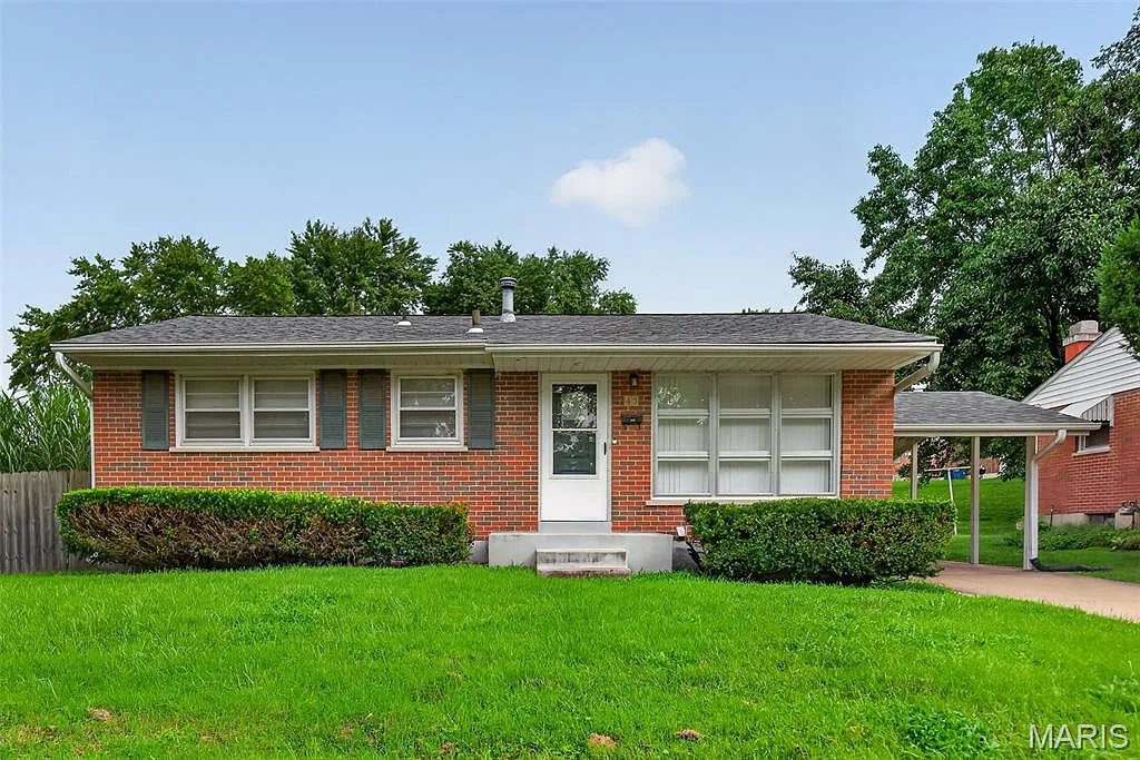 3 bed, 1292 sqft, $1,900 — Photo 1