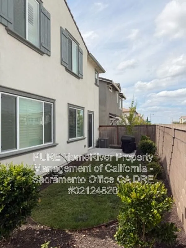 3 bed, 2.5 bath, 1828 sqft, $2,995 — Photo 4