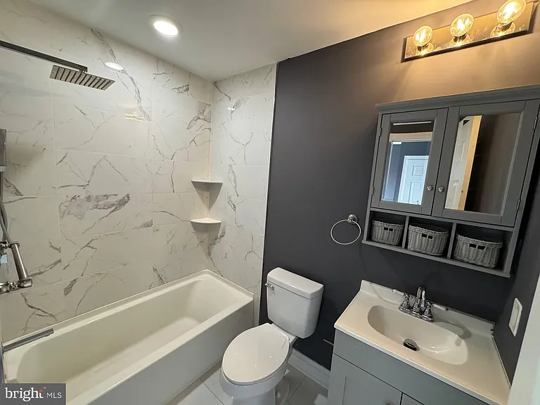 2417 W Jefferson St #2 — Photo 17