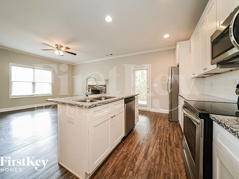 8 E Newnan Rd #A — Photo 5