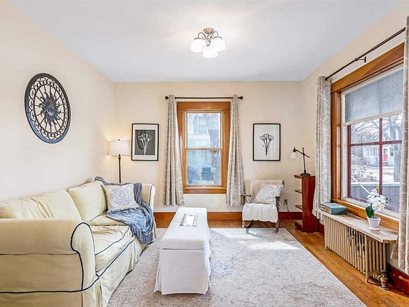 2nd image of 21 Edward St
