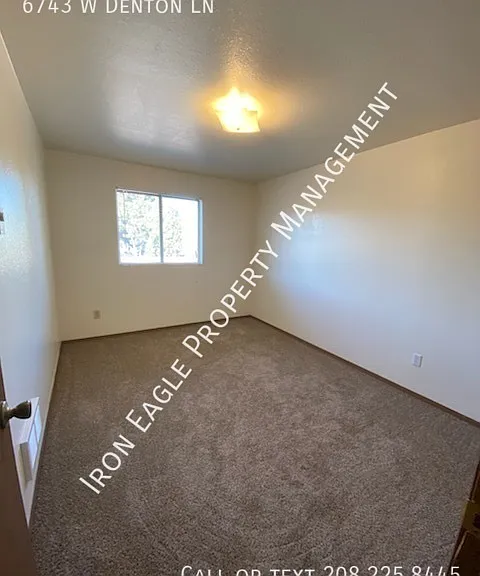 6743 W Denton Ln — Photo 5