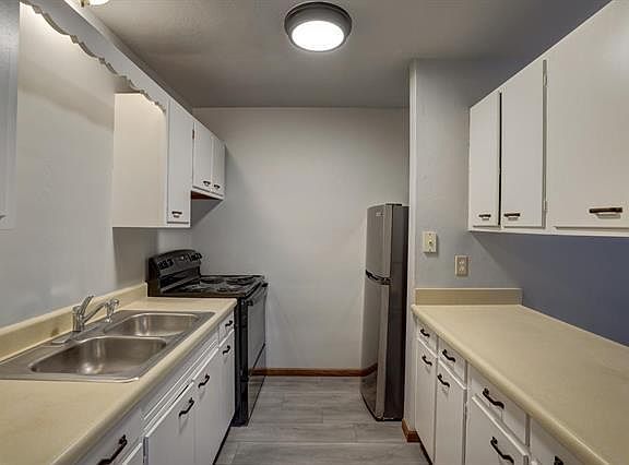 2nd image of 1909 N Sherman Ave #11