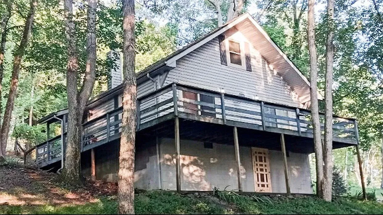 2 bed, 1.0 bath, 1200 sqft, $1,600 — Photo 1