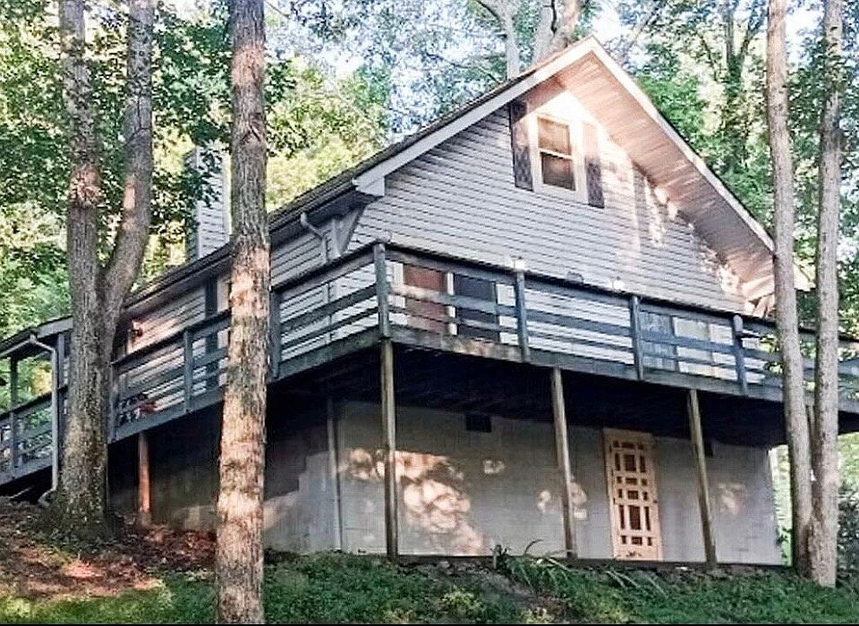 1st image of 11 Thomas Ln N