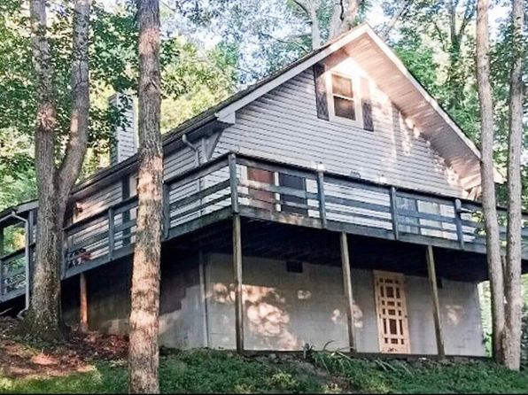 11 Thomas Ln N