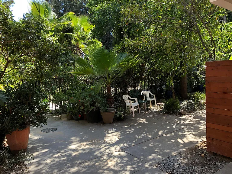 925 Ravenscourt Ave #1 — Photo 9