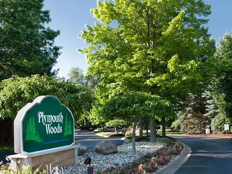 Plymouth Woods Apartments — Photo 12