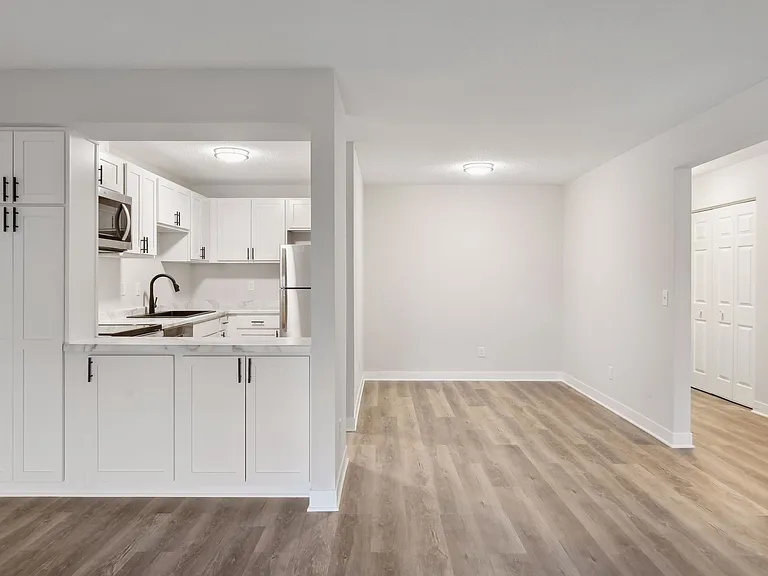 3200 Virginia Ave S #305 — Photo 6