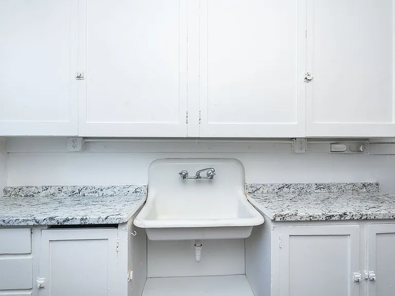 420 S 6th Ave — Photo 20