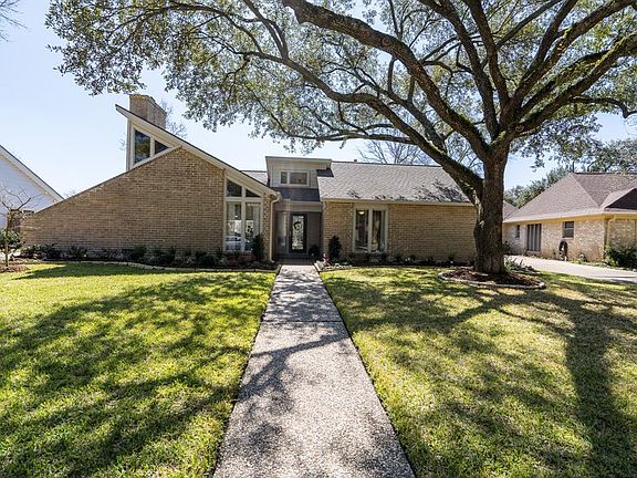 Sprawling oak provides lots of shade