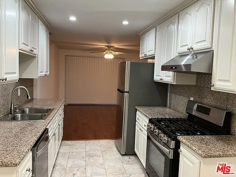 3428 Del Amo Blvd — Photo 4