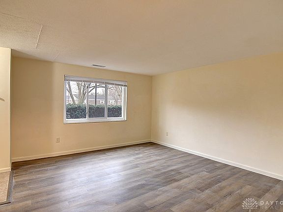 3rd image of 755 Clareridge Ln