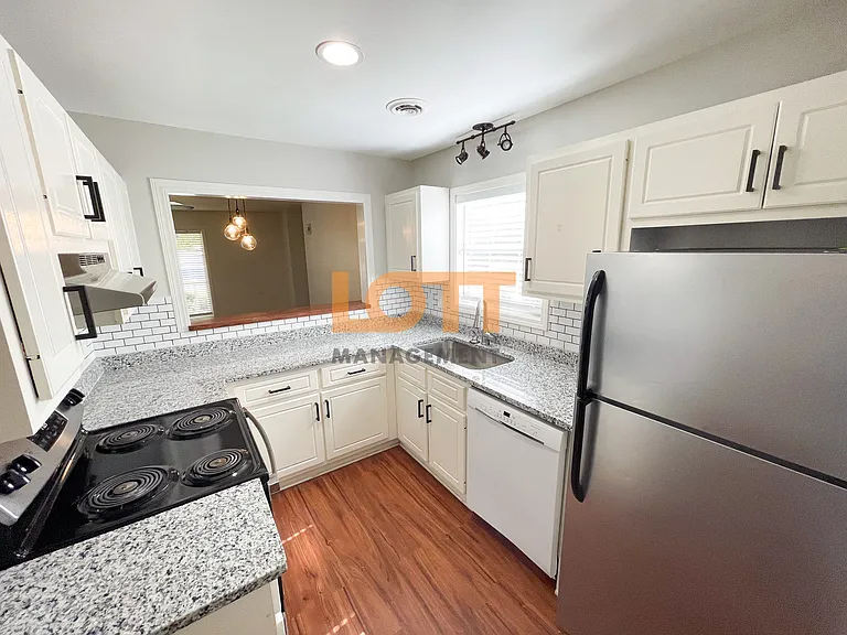 32 Huntsfield Dr #A — Photo 8
