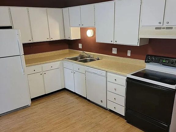 3rd image of 1831 Fuller Rd APT 29
