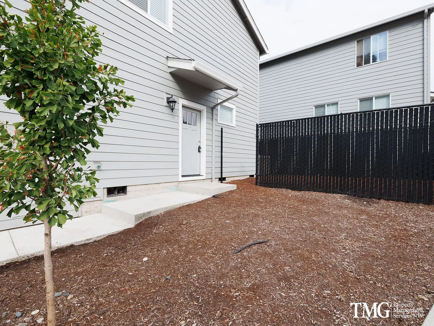 * Cute 3 Bedroom/2.5 Bath W/ Garage Now Leasing * — Photo 2