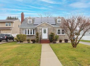 1323 Powell Ave, Merrick, NY 11566