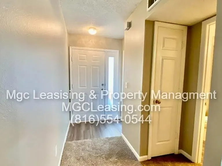 1012 NE Whispering Winds Ct — Photo 6