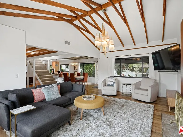 6558 Lasaine Ave — Photo 4