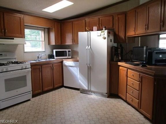 4th image of 895 Youngstown Kingsville Rd NE