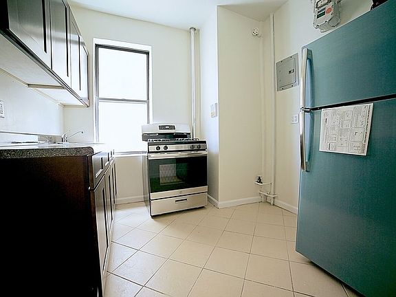 5th image of 610 W 139th St APT 4A