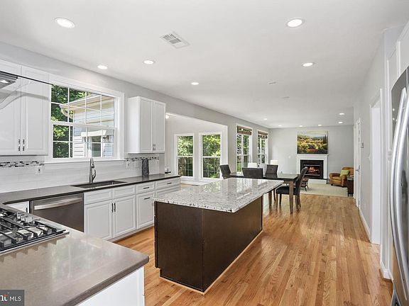 5th image of 46460 Montgomery Pl
