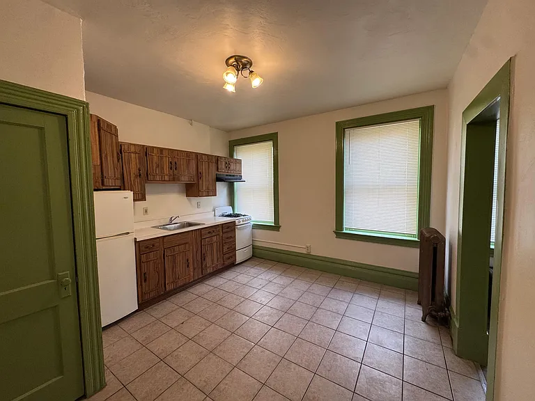 359 Stratford Ave #2B — Photo 4