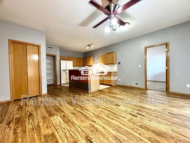 950 67th St #410 — Photo 21